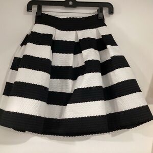 Express black and white pleated mini skirt